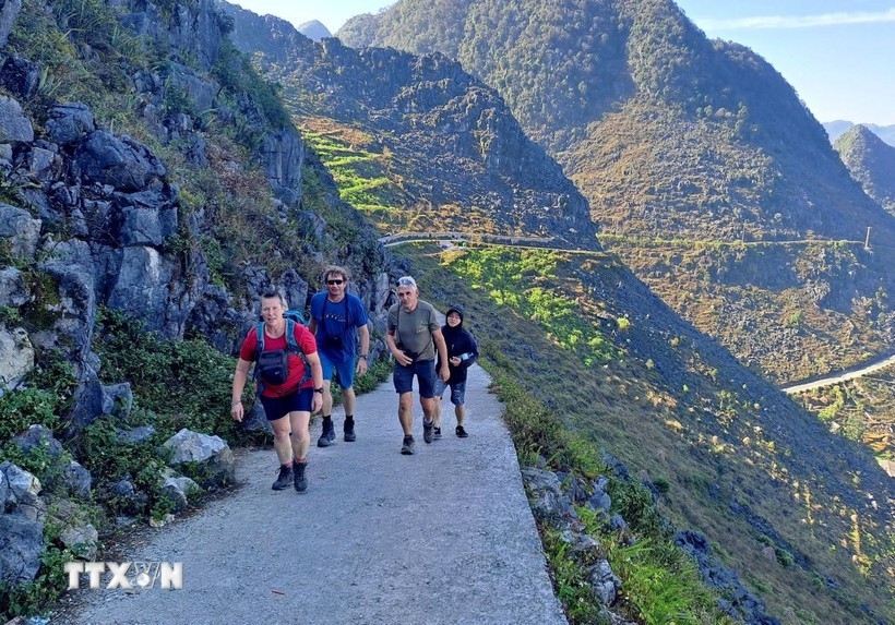 Foreign tourists explore Tuyen Quang tourism.