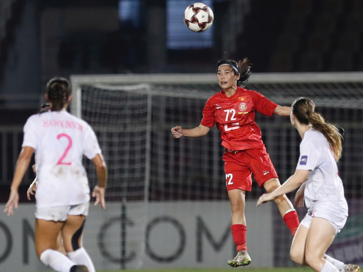 TP.HCM liên tục chống đỡ những pha treo bóng của Stallion Laguna (Ảnh: TH)