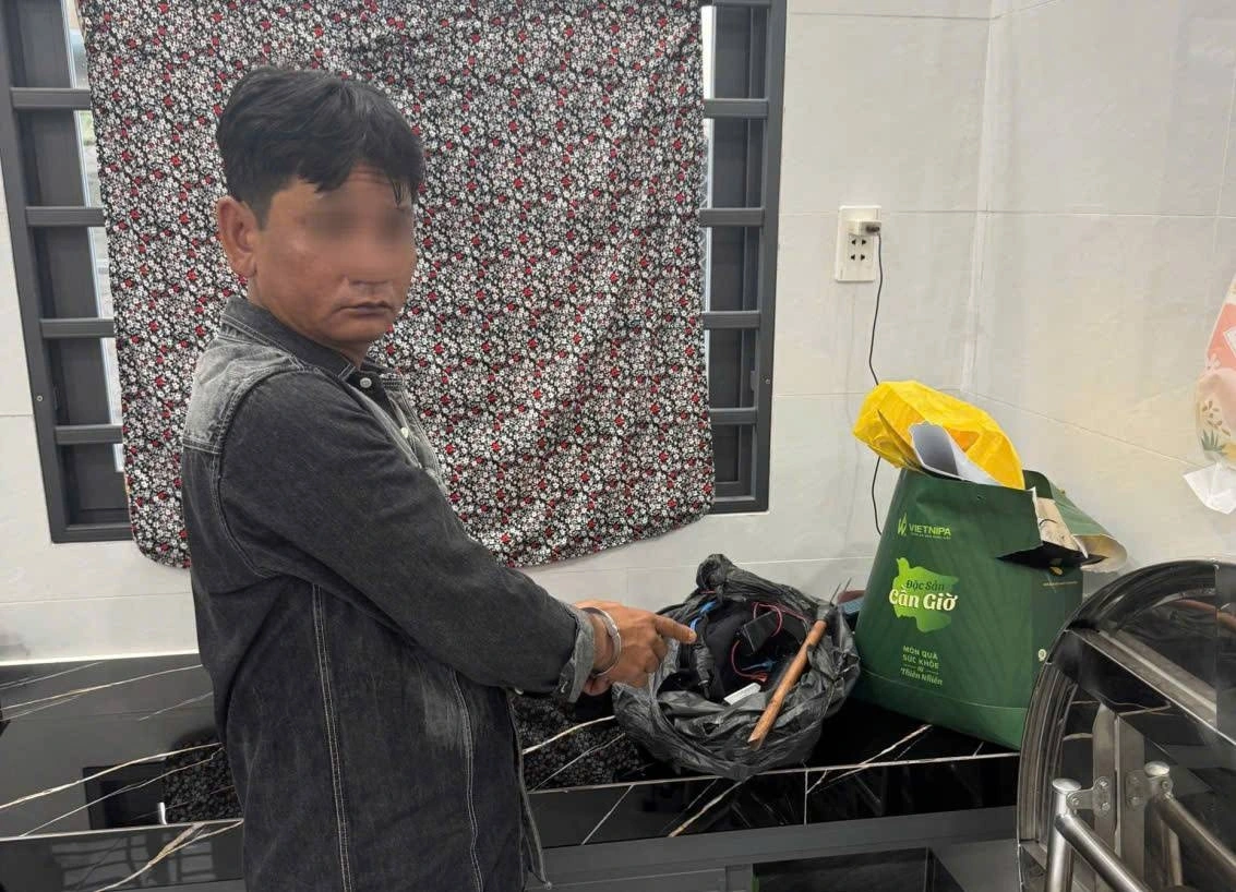 Một trong 2 đối tượng bắt trộm chó của người dân đã bị công an bắt giữ.