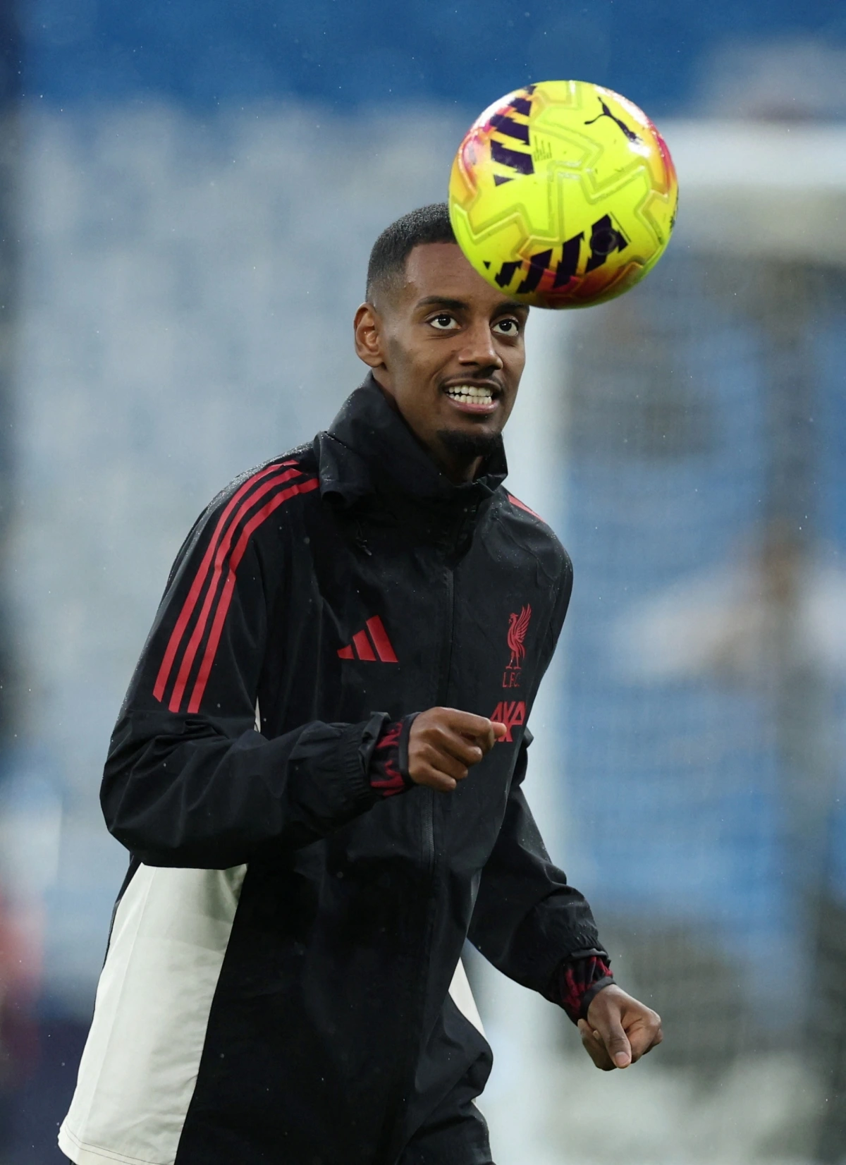 Tân binh Isak đang được kì vọng sẽ tỏa sáng giúp Liverpool "kéo sập" Etihad (Ảnh: Reuters)