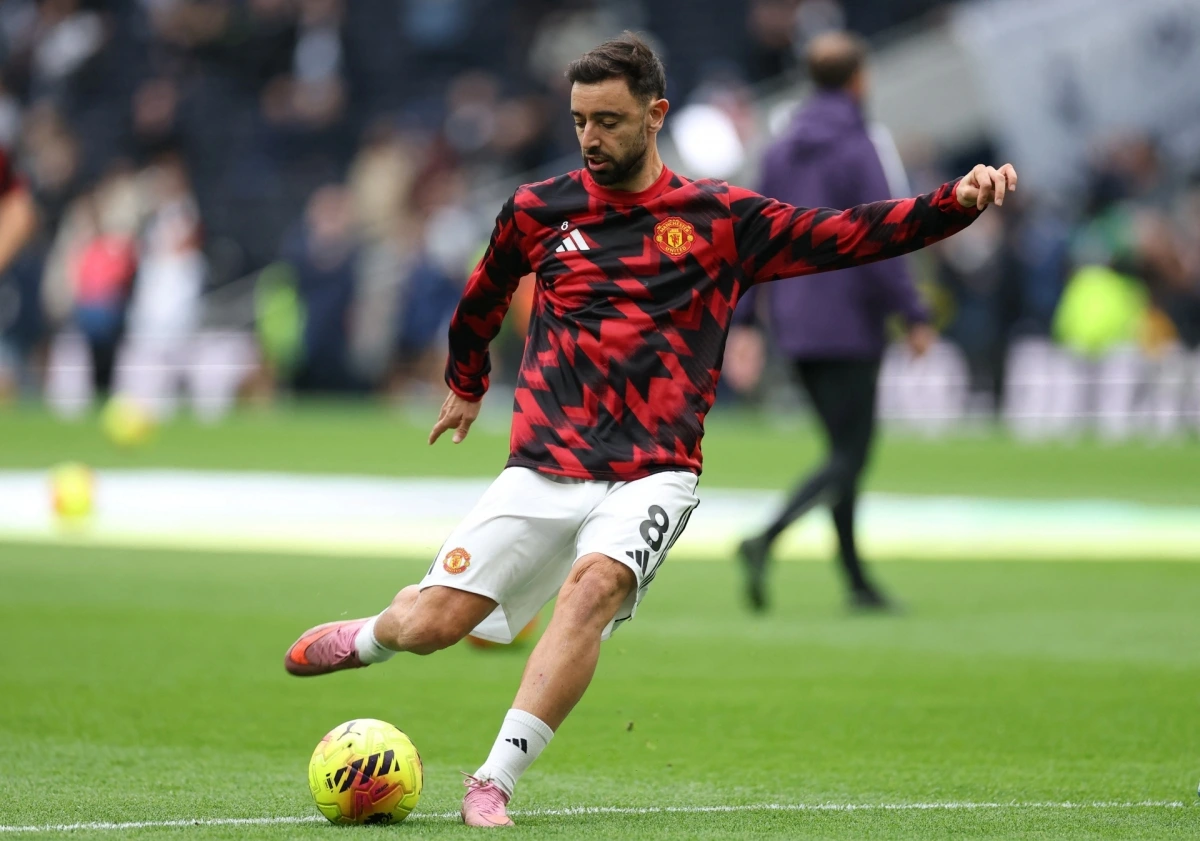 Các cầu thủ MU khởi động trước giờ G, nỗ lực phá "dớp" trước Tottenham (Ảnh: Reuters)