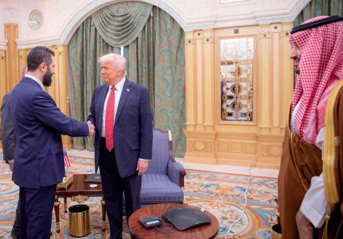 Tổng thống Mỹ Donald Trump gặp Tổng thống Syria Ahmed al-Sharaa tại Riyadh tháng 5/2025. Ảnh: Reuters