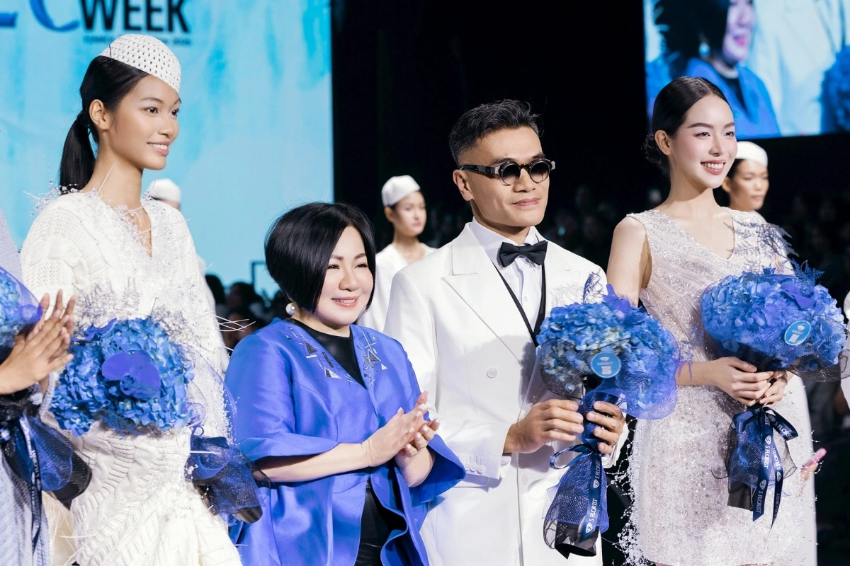 In her opening remarks, Trang Le, Chairwoman of Vietnam International Fashion Week and President of the Council of ASEAN Fashion Designers, (second from left) stresses that VIFW aims to steer the Vietnamese fashion industry toward sustainable growth, making the country both a regional fashion destination and an attractive creative hub in Southeast Asia.