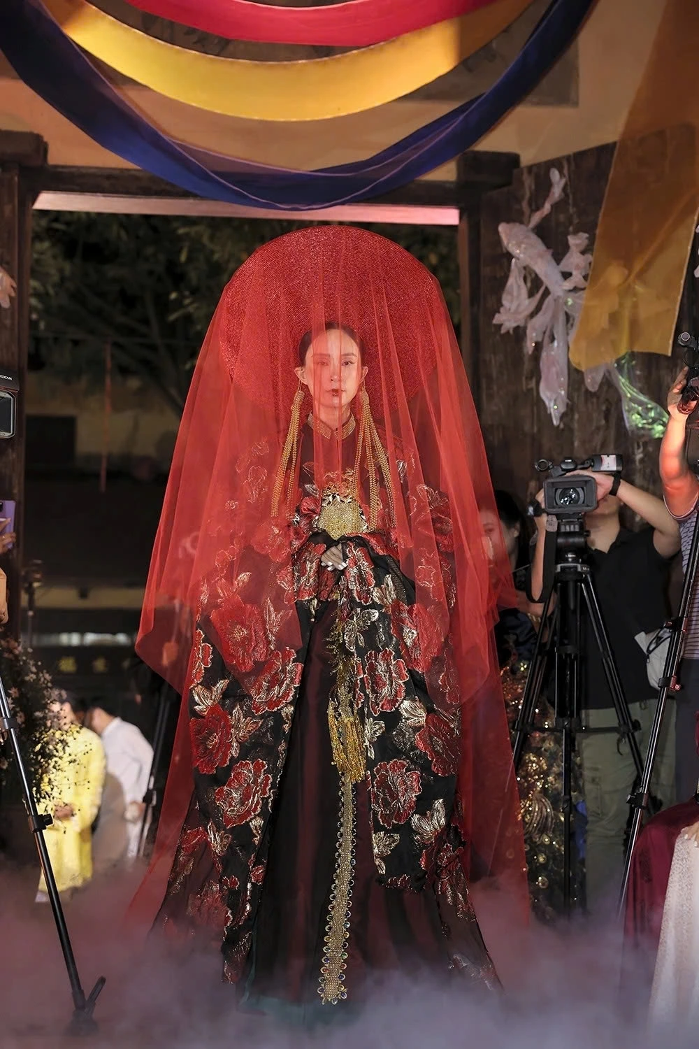 The collection consists of 50 Ao Dai designs, featuring the development of traditional outfits through various periods in history.