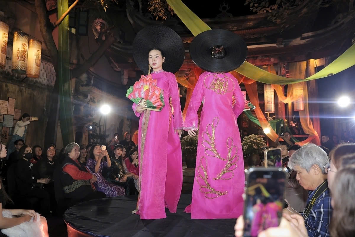 The outfits with hand-embroidered patterns, traditional colours, and tailoring techniques help fashion lovers understand more about Vietnamese cultural identity.