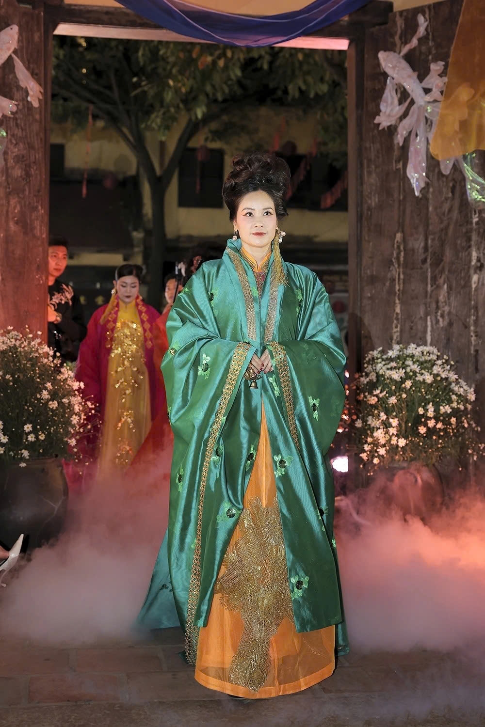 Miss Vietnam-China Friendship 1999 Bang Giang models at the event.