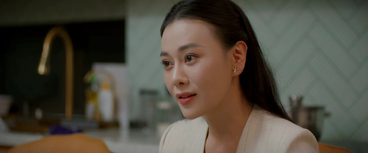 Phương Oanh vào vai Mỹ Anh trong Gió ngang khoảng trời xanh. (Ảnh: VTV)