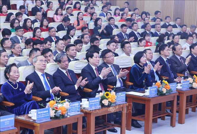 Chủ tịch nước Lương Cường và lãnh đạo, nguyên lãnh đạo Đảng, Nhà nước dự kỷ niệm 20/11 và Đại hội thi đua yêu nước ngành giáo dục. Ảnh: TTXVN