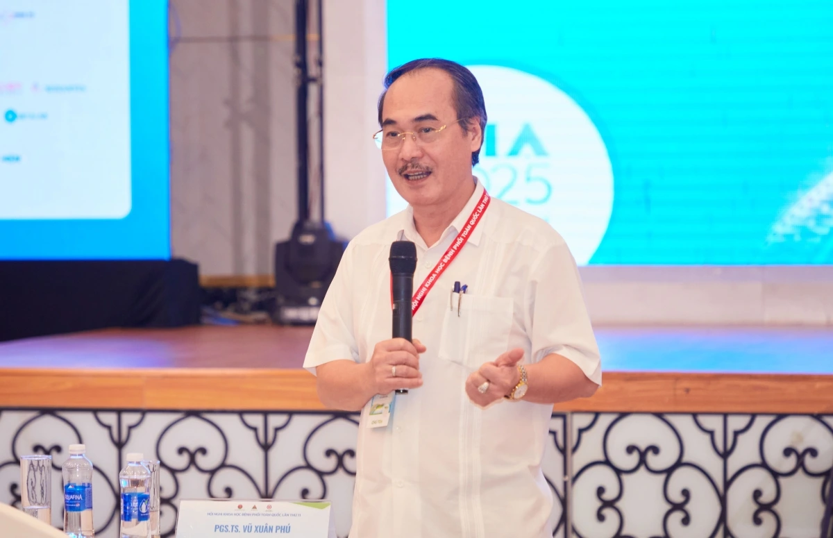 Phó Giáo sư, Tiến sĩ, Bác sĩ cao cấp Vũ Xuân Phú, Phó Giám đốc Bệnh viện Phổi Trung ương