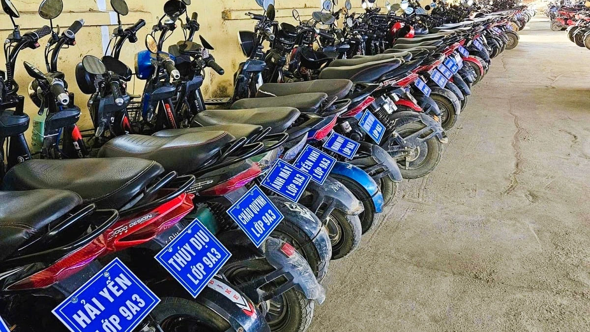 Gần 400 học sinh Tường THCS Ngọc Lập được gắn biển số xe. Ảnh: Trường THCS Ngọc Lập.  