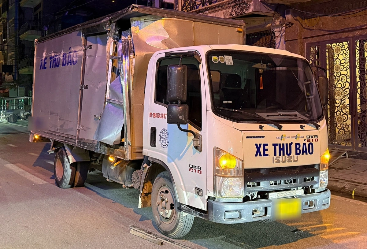 Phương tiện gây tai nạn bỏ lại hiện trường. (Ảnh: Đình Hiếu)