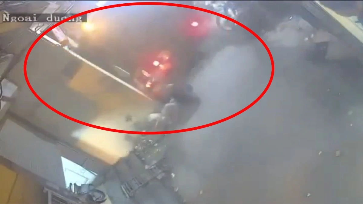 Phương tiện gây tai nạn liên hoàn cho nhiều phương tiện trong ngõ. (Ảnh: Cắt từ video)