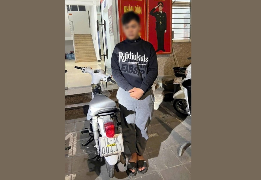 Nam thanh niên điều khiển xe máy có hành bốc đầu tại cơ quan công an