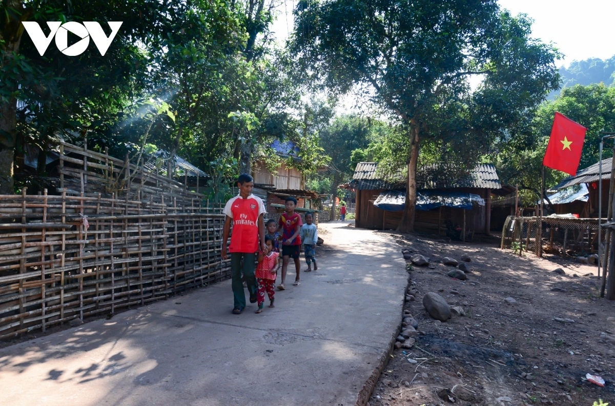 Đời sống của đồng bào dân tộc Cống đã đổi thay từng ngày với những bản làng trù phú ở vùng biên.