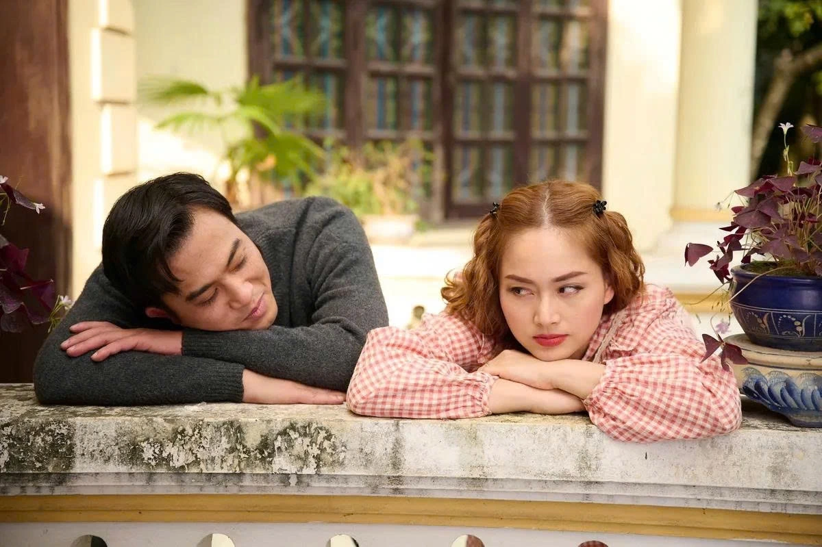 Doãn Quốc Đam và Lan Phương vào vai vợ chồng trong Gia đình mình vui bất thình lình (Ảnh: VTV)