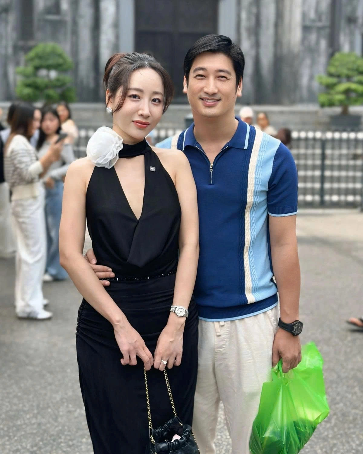 NSƯT Ngọc Quỳnh cho biết anh kịp có hình kỷ niệm với bạn gái Thùy Anh ở Nhà thờ Lớn, trước khi Hà Nội vào đông.