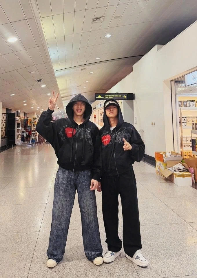 Kay Trần và Bùi Công Nam thu hút hàng nghìn lượt "thích" khi mặc áo đôi.