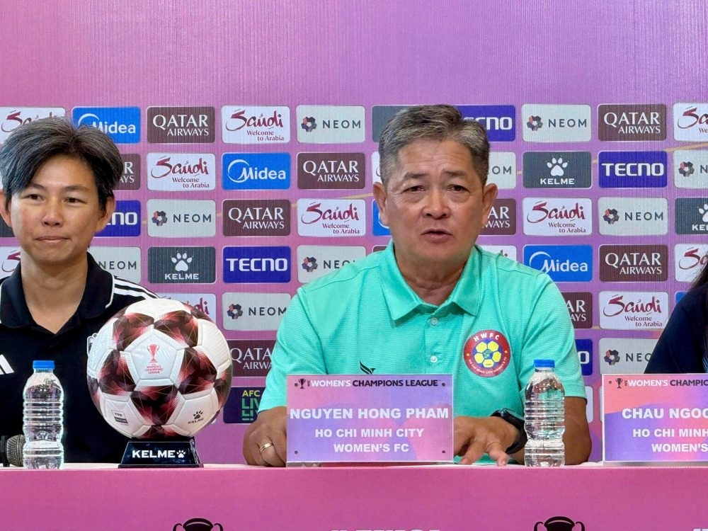 HLV Nguyễn Hồng Phẩm cho biết CLB nữ TP.HCM sẽ không chủ quan và dành sự tôn trọng lớn cho Lion City Sailors. (Ảnh: VFF)