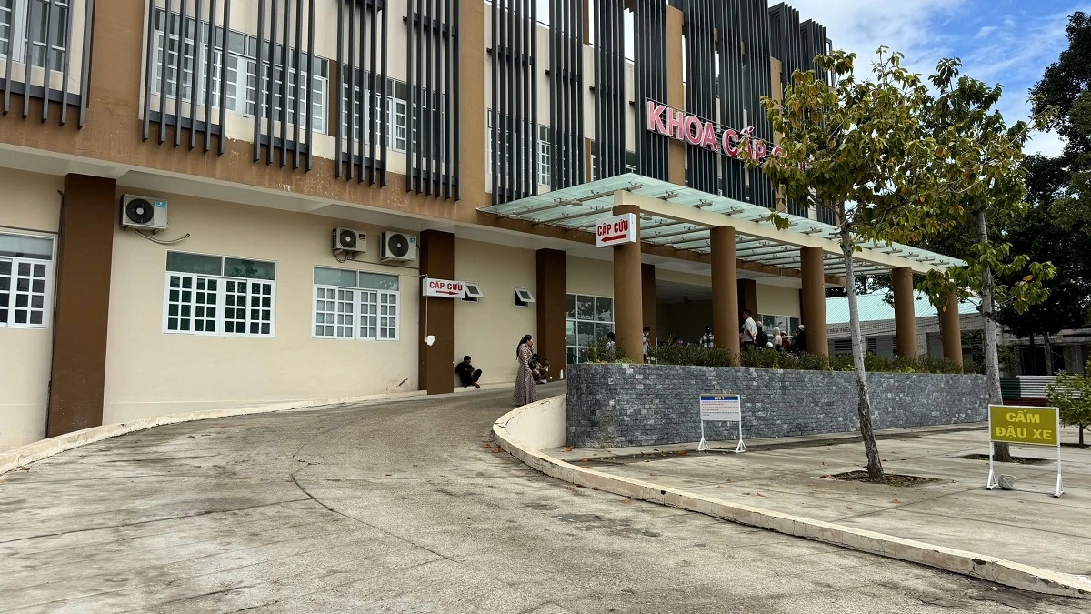 Nạn nhân được đưa đến bệnh viện cấp cứu nhưng không qua khỏi. Ảnh: B.H