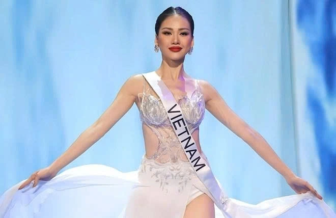 Từng có nhiều kinh nghiệm tham gia các cuộc thi sắc đẹp, sau khi đăng quang Miss Universe Vietnam 2023, Bùi Quỳnh Hoa có thời gian chuẩn bị kĩ lưỡng trước khi đến với đấu trường nhan sắc quốc tế. Trong đêm chung kết, Bùi Quỳnh Hoa gây tiếc nuối khi không được gọi tên vào top 20.