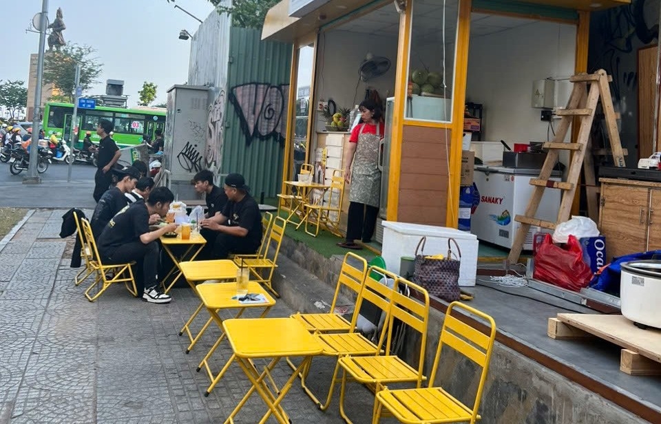 Nhà vệ sinh công cộng trước khi biến mất.