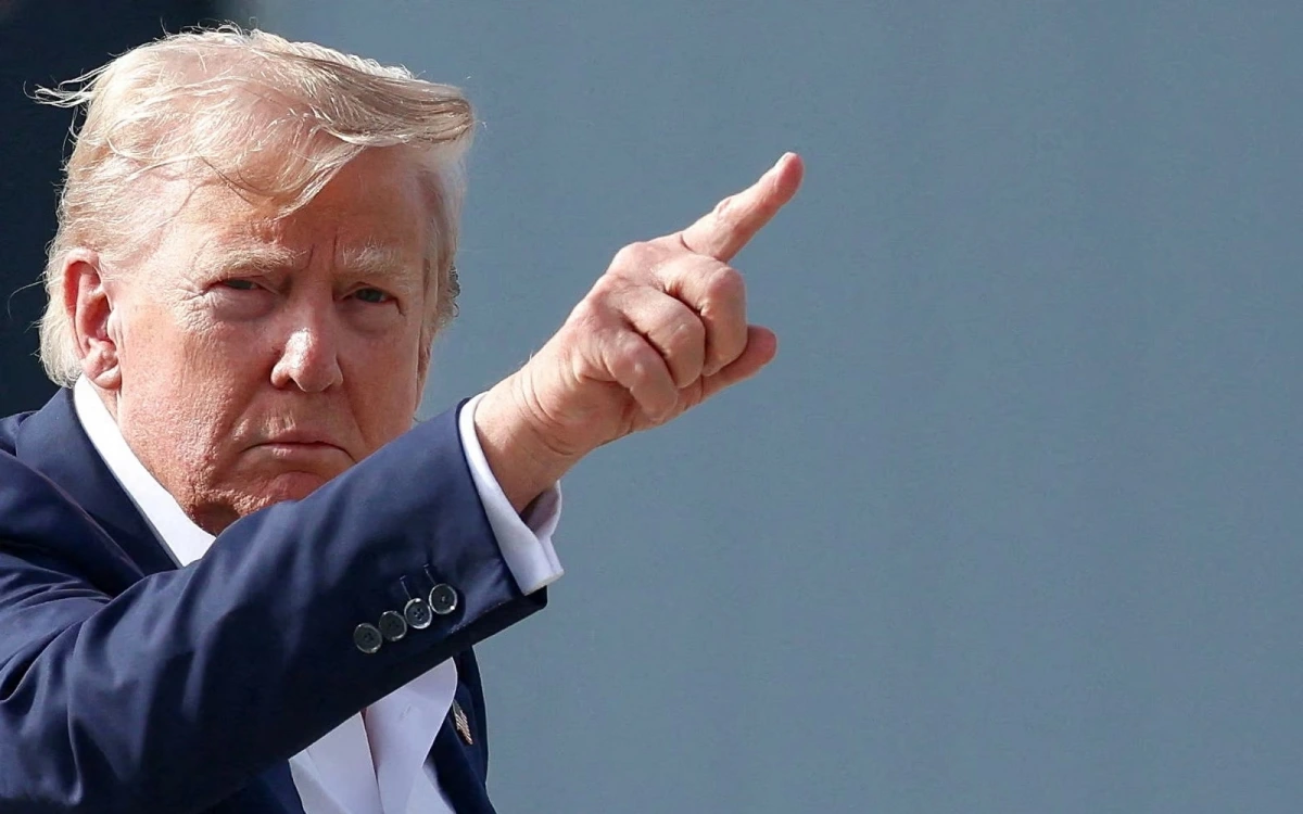 tong thong My Trump chi tay, Trump gio tay -reu.jpg