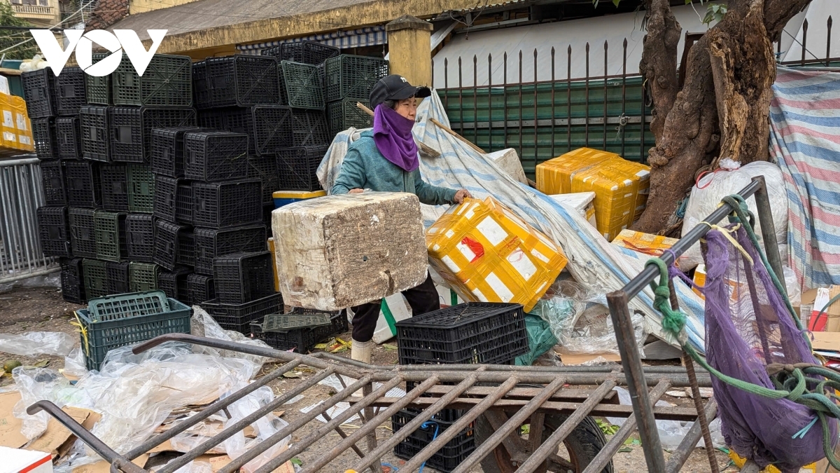 Tết với nhiều người lao động khác, không còn là câu chuyện của sắm sửa đủ đầy, mà là mong ước về sự bình yên, sum họp và một năm mới bớt nặng gánh lo toan