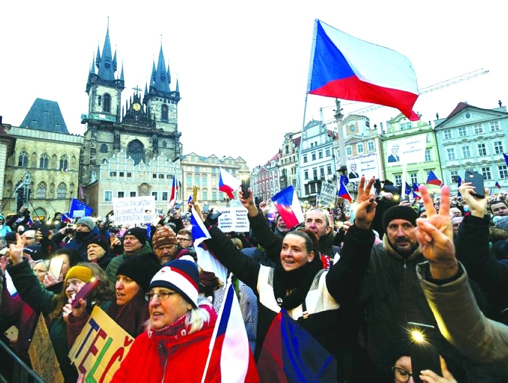 Hàng chục nghìn người dân Séc đã tập trung biểu tình tại thủ đô Praha bày tỏ sự ủng hộ với Tổng thống Petr Pavel. 