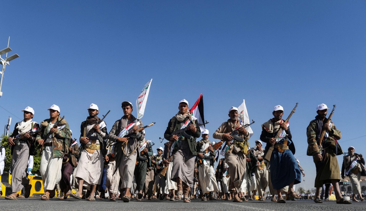 Các chiến binh mới được tuyển mộ gia nhập lực lượng quân sự Houthi ở Yemen. Ảnh: Reuters