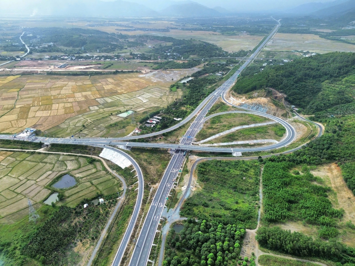 Tỉnh Khánh Hòa đang ưu tiên thu hút đầu tư các dự án công nghiệp và Khu kinh tế Vân Phong