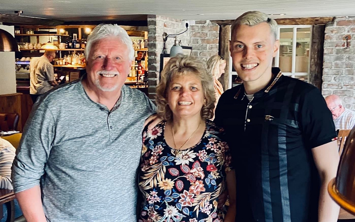 cha me Edward Blackwell nguoi Anh -anh do nhan vat cung cap.jpg