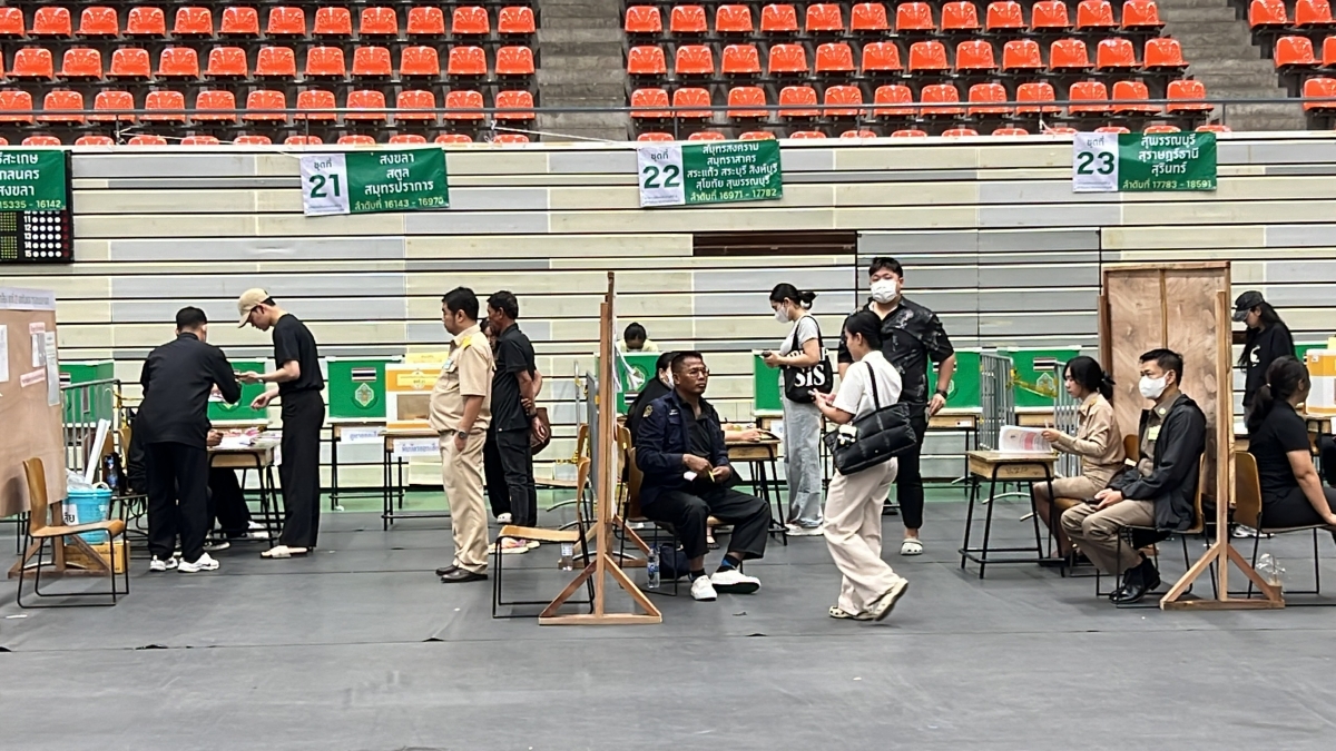 Điểm bầu cử Trung tâm thanh niên Thái - Nhật ở quận Din Daeng, Bangkok, Thái Lan.