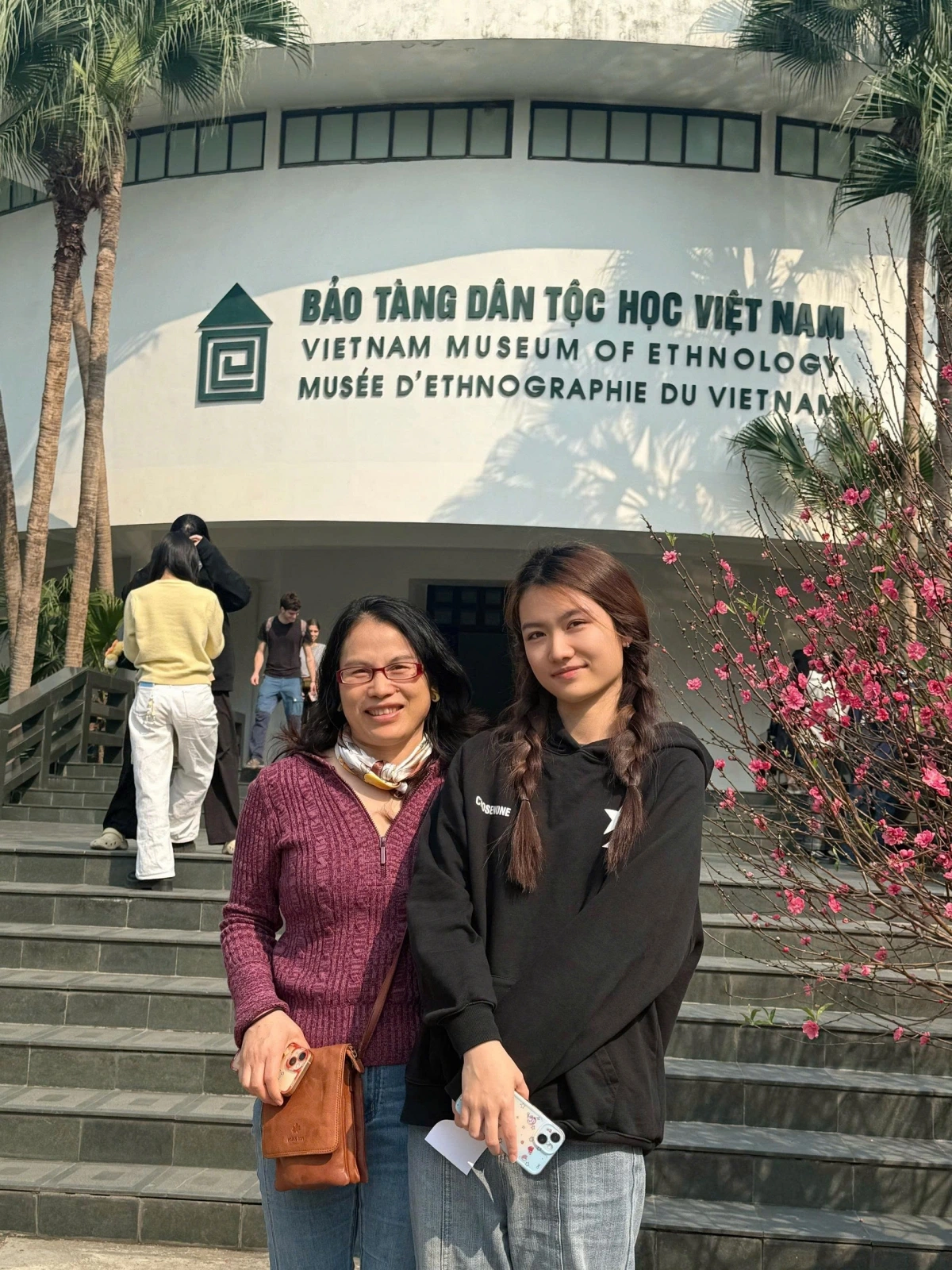 Phó giáo sư Hạ Lộ và con gái đến Việt Nam ngay trước thềm Tết Bính Ngọ 2026