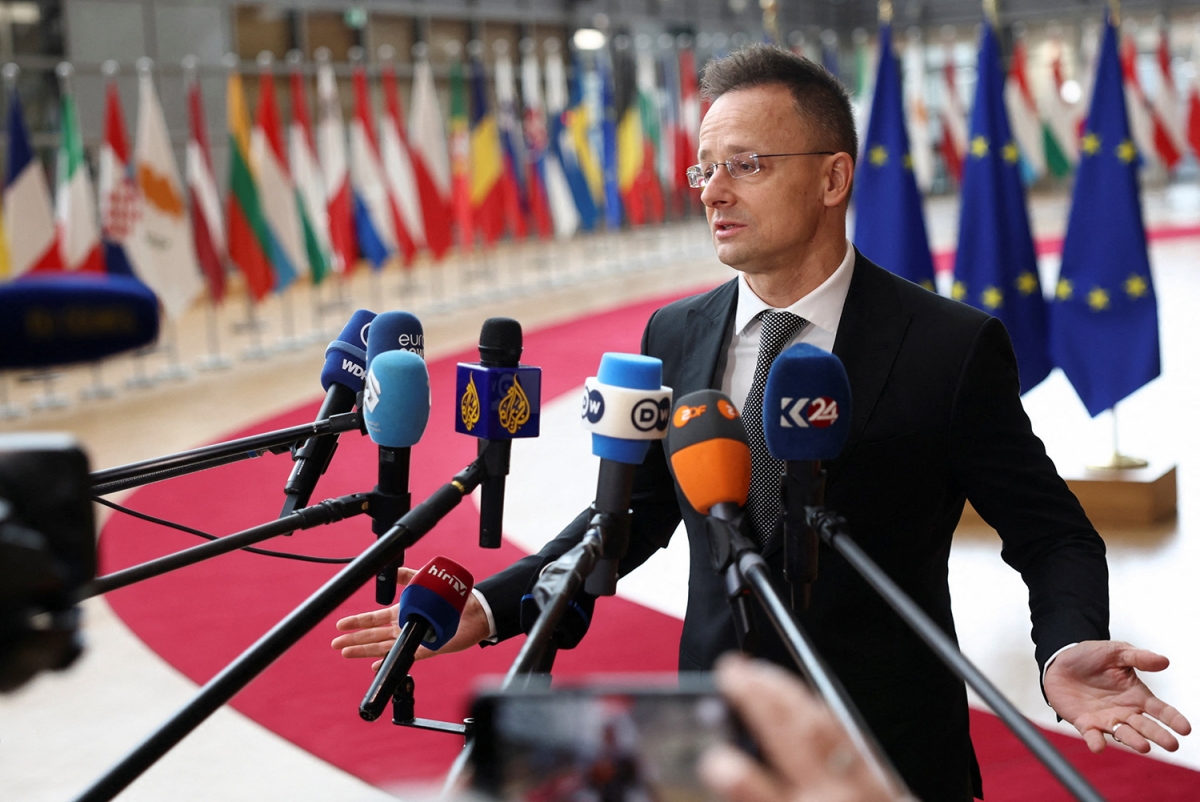 Ngoại trưởng Hungary Peter Szijjarto phát biểu trước truyền thông tại cuộc họp của các ngoại trưởng EU tauh Brussels, Bỉ, ngày 23/2/2026. Ảnh: Reuters