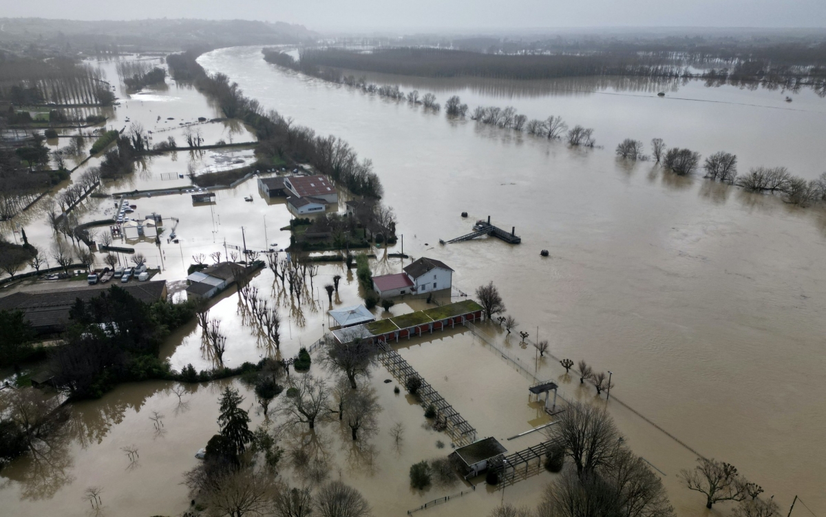 rs-2026-02-17t120844z_885896188_rc2nnjan6qay_rtrmadp_3_europe-weather-france-floods.jpg