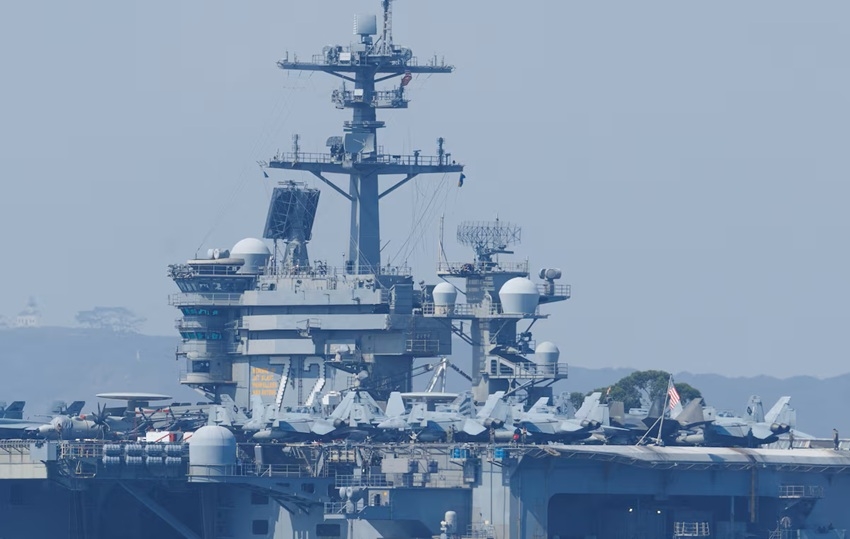 Tàu sân bay USS Abraham Lincoln (CVN-72), một tàu sân bay chạy bằng năng lượng hạt nhân thuộc lớp Nimitz của Mỹ. Ảnh: Reuters