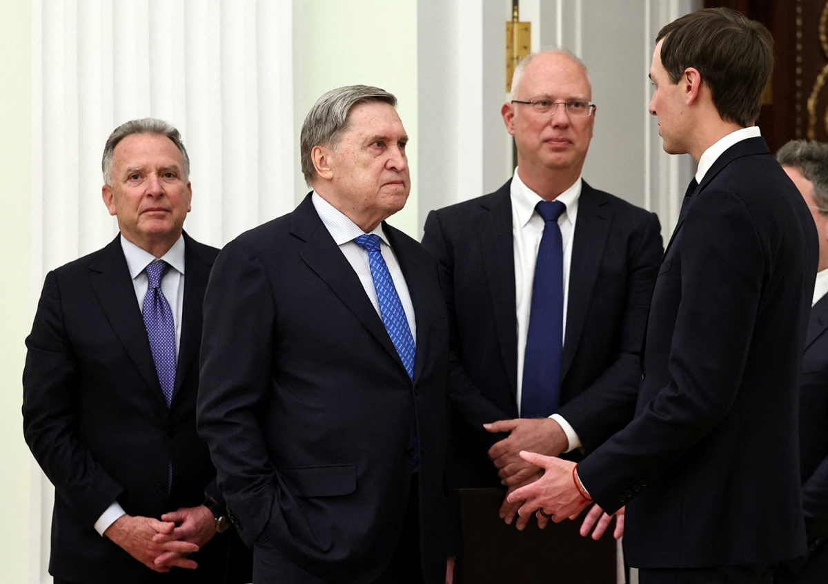 Đặc phái viên Mỹ Steve Witkoff, ông Jared Kushner, Đặc phái viên Nga Kirill Dmitriev và Trợ lý Tổng thống Nga Yuri Ushakov tại Điện Kremlin, ngày 22/1/2026. Ảnh: Sputnik/Reuters
