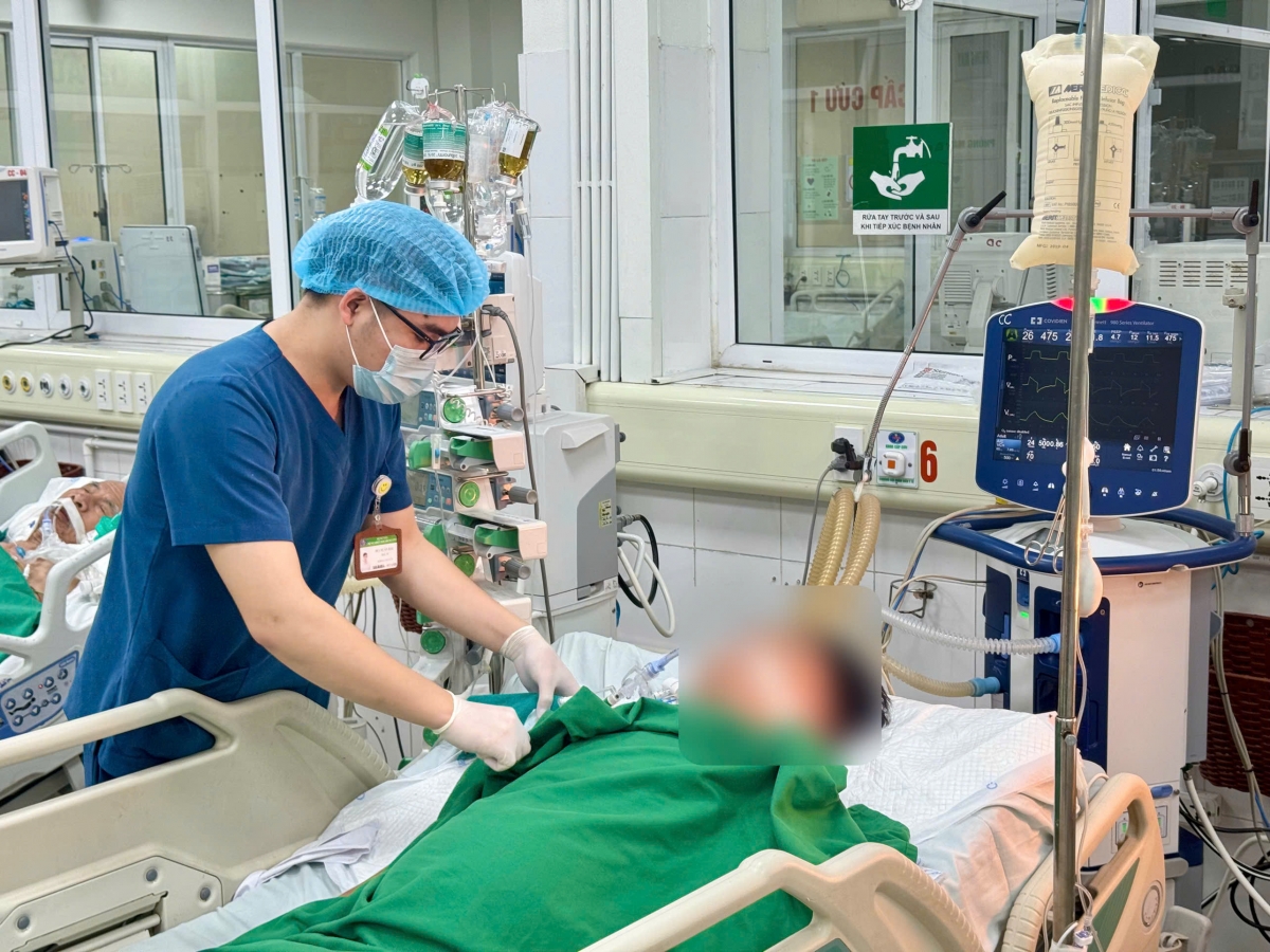 Người đàn ông nguy kịch vì xuất huyết tiêu hóa sau nhiều ngày uống rượu liên tục dịp Tết (Ảnh: BVCC)