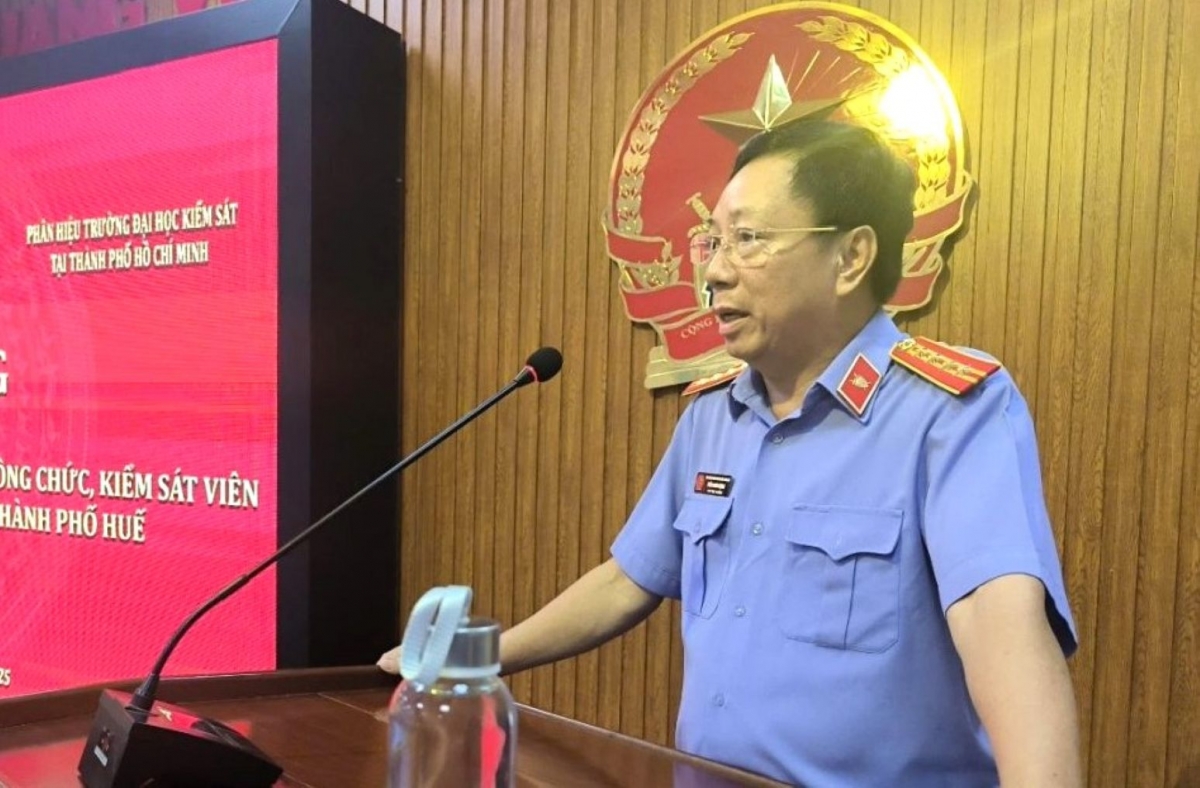 Ông Trần Nhơn Vượng khi còn giữ chức Phó Viện trưởng Viện KSND thành phố Huế.jpg