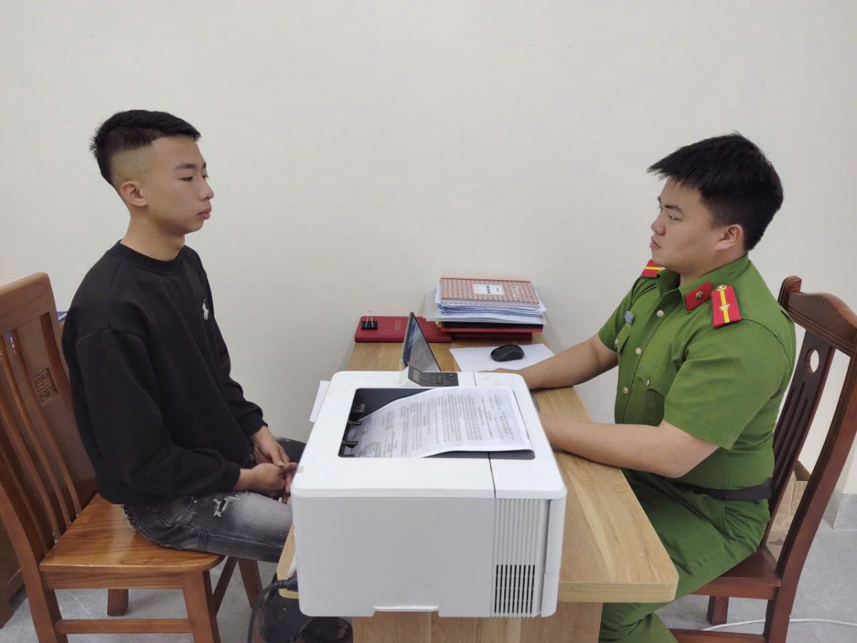 Ảnh 1_ Cơ quan Công an làm việc với đối tượng Hoàng Văn Trường.jpg