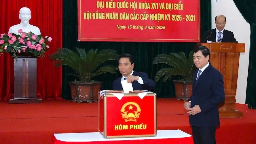 Bi thu tinh uy thanh hoa bo phieu bau cu.jpg