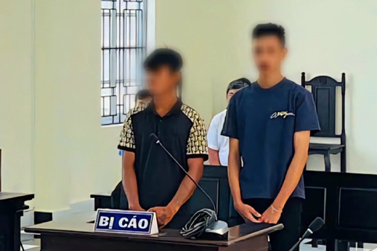 Hai đối tượng giả danh Công an đi kiểm tra giấy tờ để xin tiền- Ảnh Công an Cần Thơ.jpeg