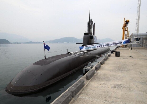 Tàu ngầm Dosan  Ảnh Hải quân Hàn Quốc (1).jpg