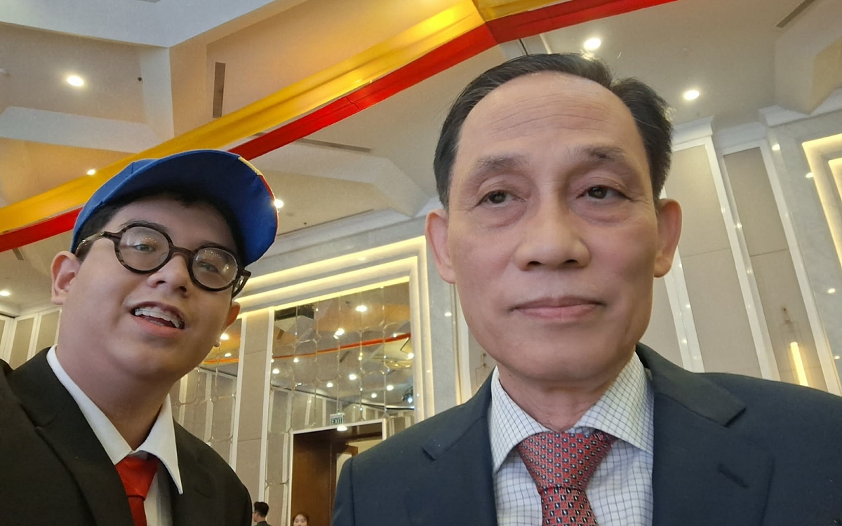 Thai Duy Anh va Bo truong Le Hoai Trung -thai duy anh.jpg