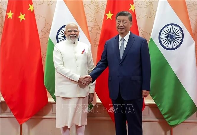 Thủ tướng Ấn Độ Narendra Modi (trái) và Chủ tịch Trung Quốc Tập Cận Bình tại cuộc gặp ở Thiên Tân, Trung Quốc ngày 31/8/2025 (Ảnh tư liệu: ANI/TTXVN)