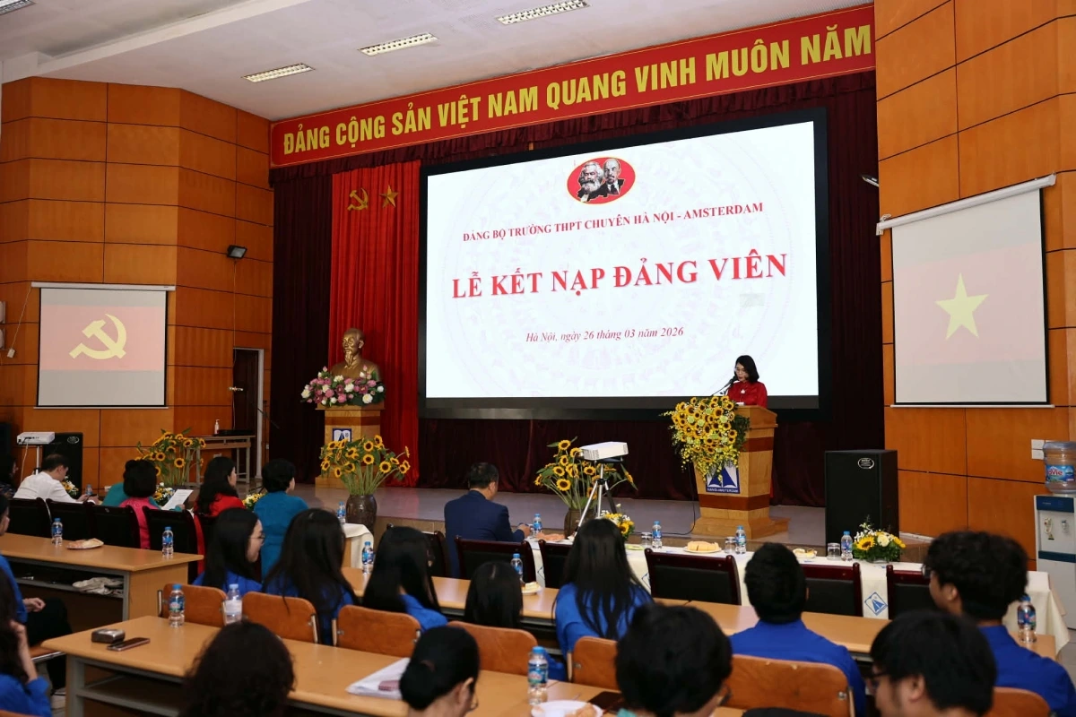 Quang cảnh buổi lễ kết nạp Đảng