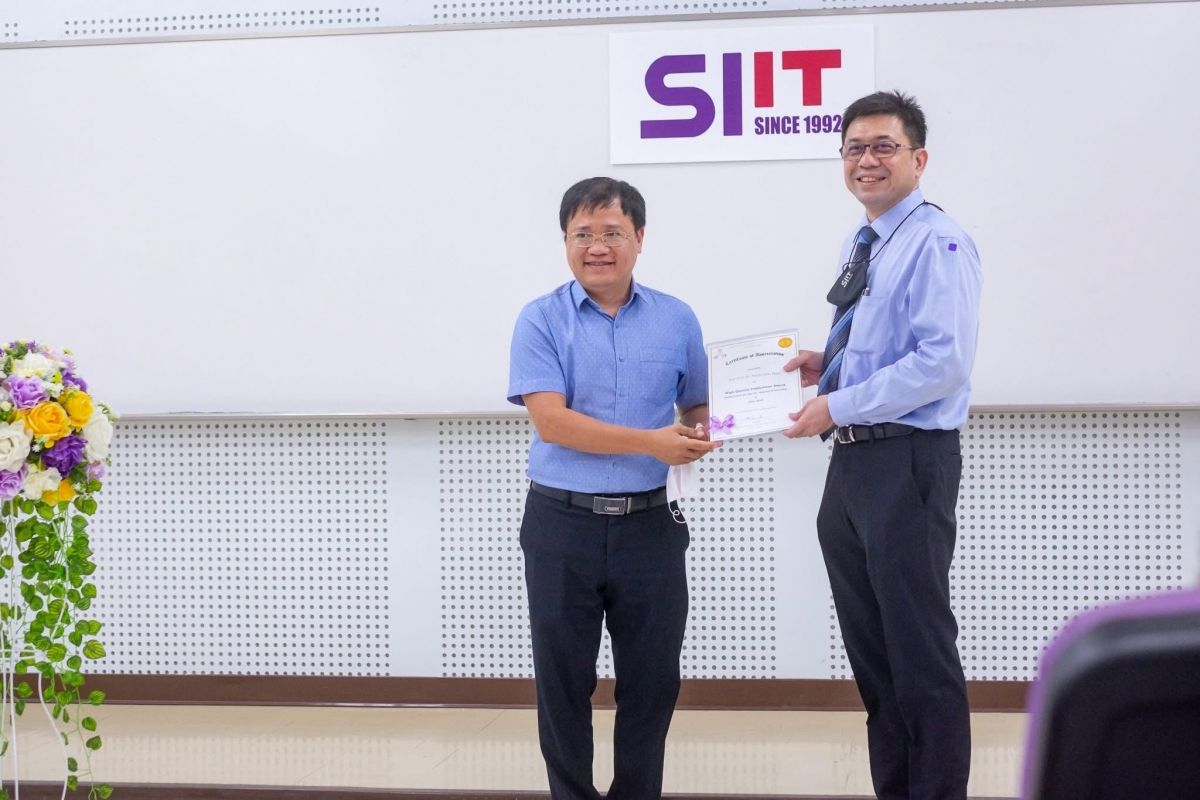 anh_nguyen_duy_hung_trai_hien_la_pho_giao_su_o_hoc_vien_cong_nghe_quoc_te_sirindhorn_siit_dai_hoc_thammasart_thai_lan.jpg