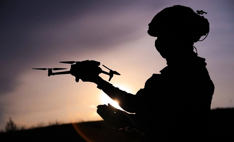 Binh lính Ukraine sử dụng drone trên chiến trường. Ảnh Bộ Tổng tham mưu Lực lượng vũ trang Ukraine