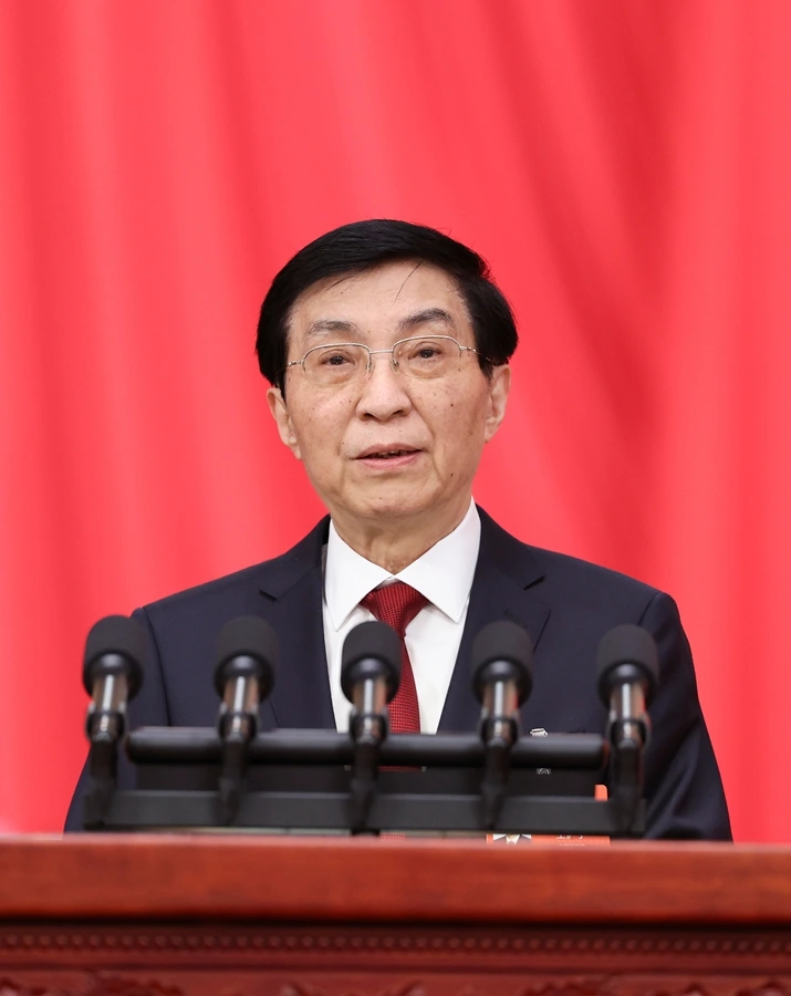 Chủ tịch Chính hiệp Trung Quốc Vương Hộ Ninh trình bày báo cáo công tác của Chính hiệp. Ảnh Tân Hoa Xã