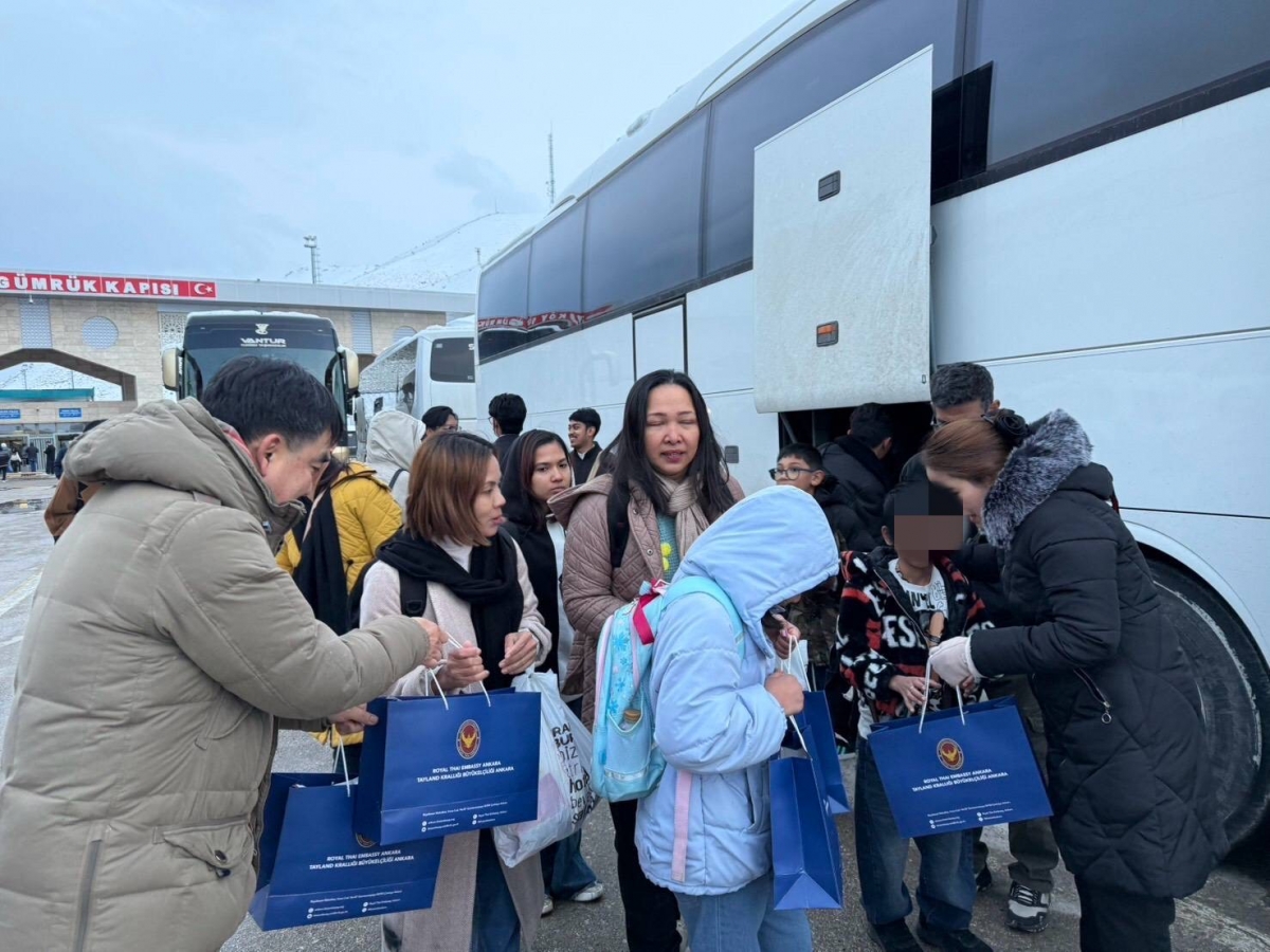 Nhóm công dân Thái Lan đầu tiên sơ tán khỏi Iran. Nguồn Bộ Ngoại giao Thái Lan